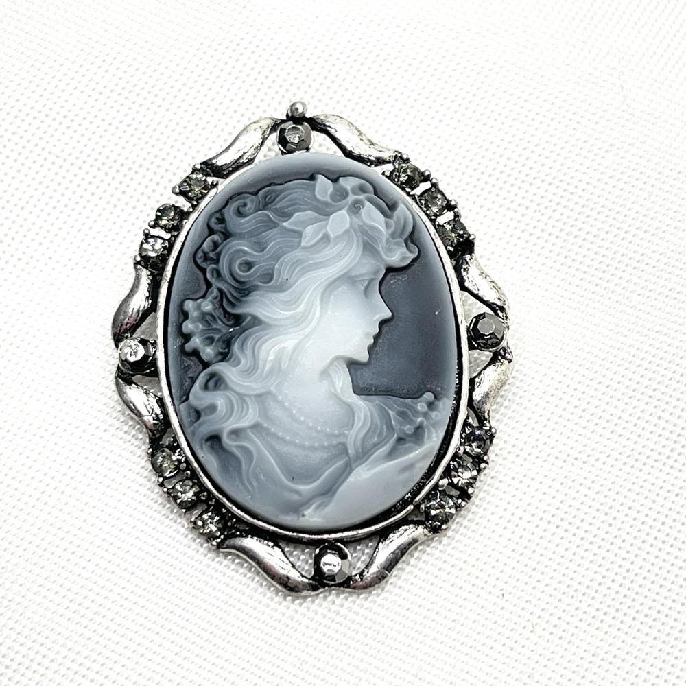 Cameo Lady Grecian Black & White Pendant/Brooch Crystals Set In Filigree Border